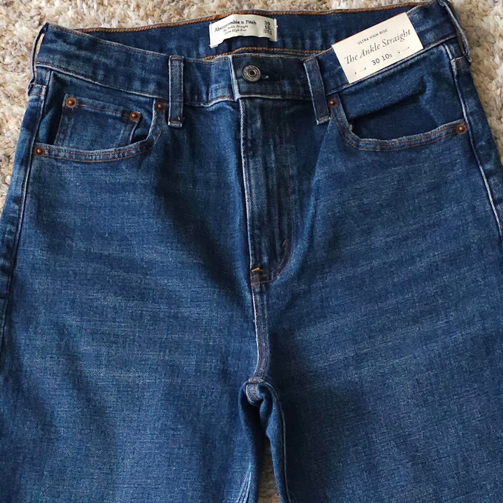 Abercrombie & Fitch Ultra High Rise Ankle Straight NWT